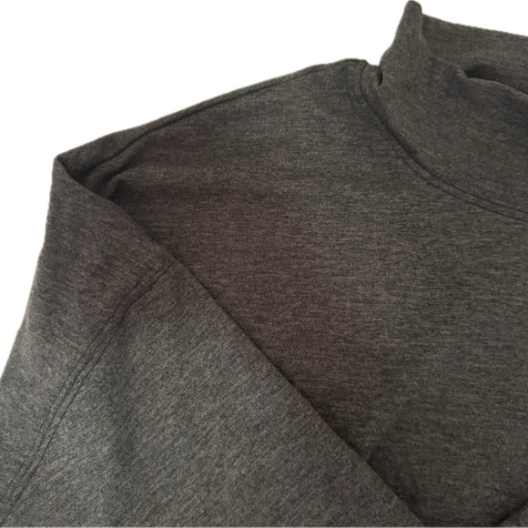 NWT GapFit Brushed Tech Jersey Activewear Top - Picture 3 of 4